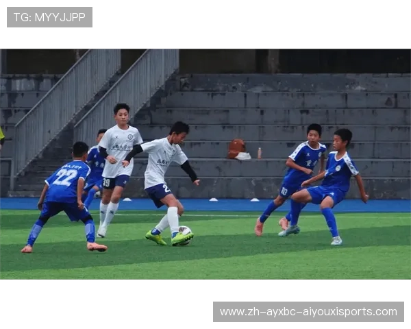 足球青训中的营养与体能管理，如何保证青少年球员的最佳状态